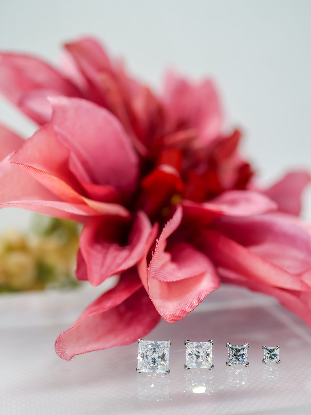 new Neometal assorted sizes of beautiful princess cut prong sets