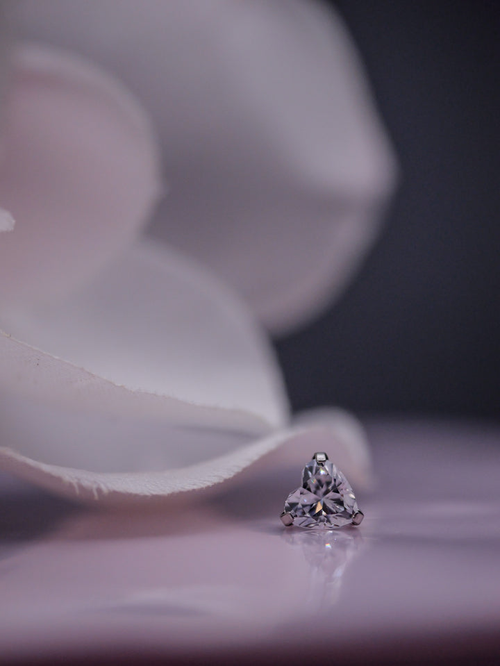 clear (CZ) heart threadless end in a prong setting for body piercing jewelry